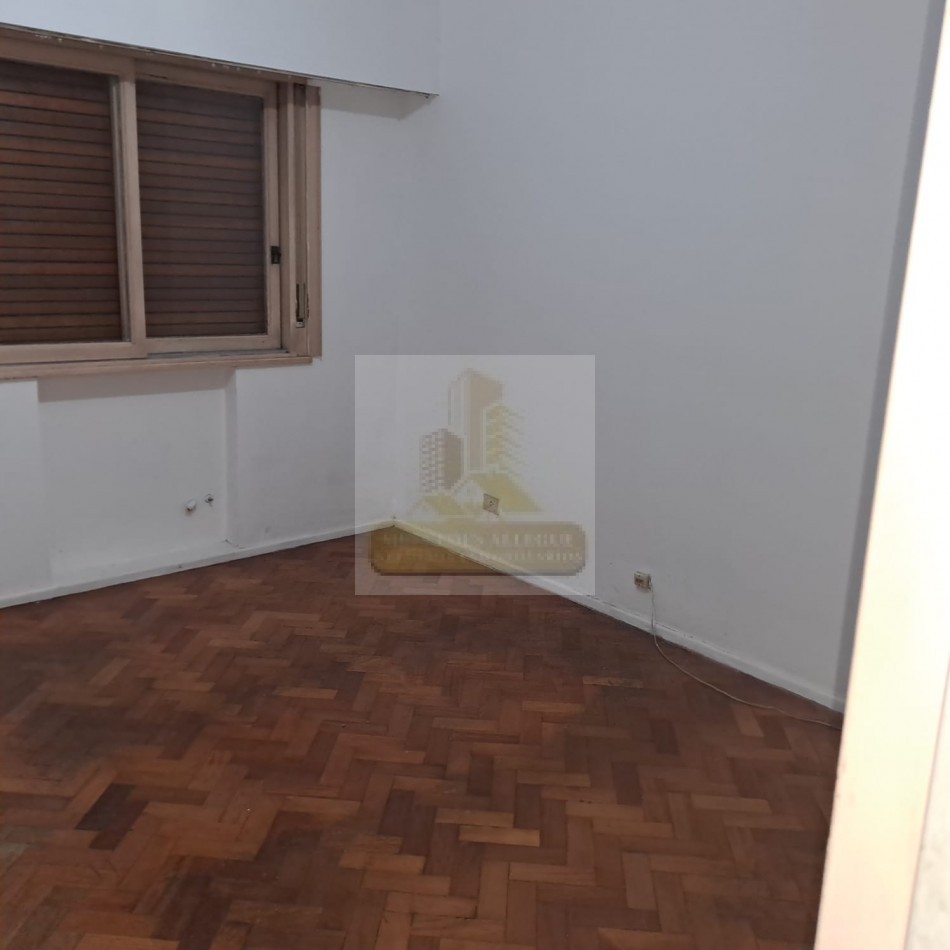 VENTA 2 Ambientes con cochera fija patio y terraza propia. BARRACAS