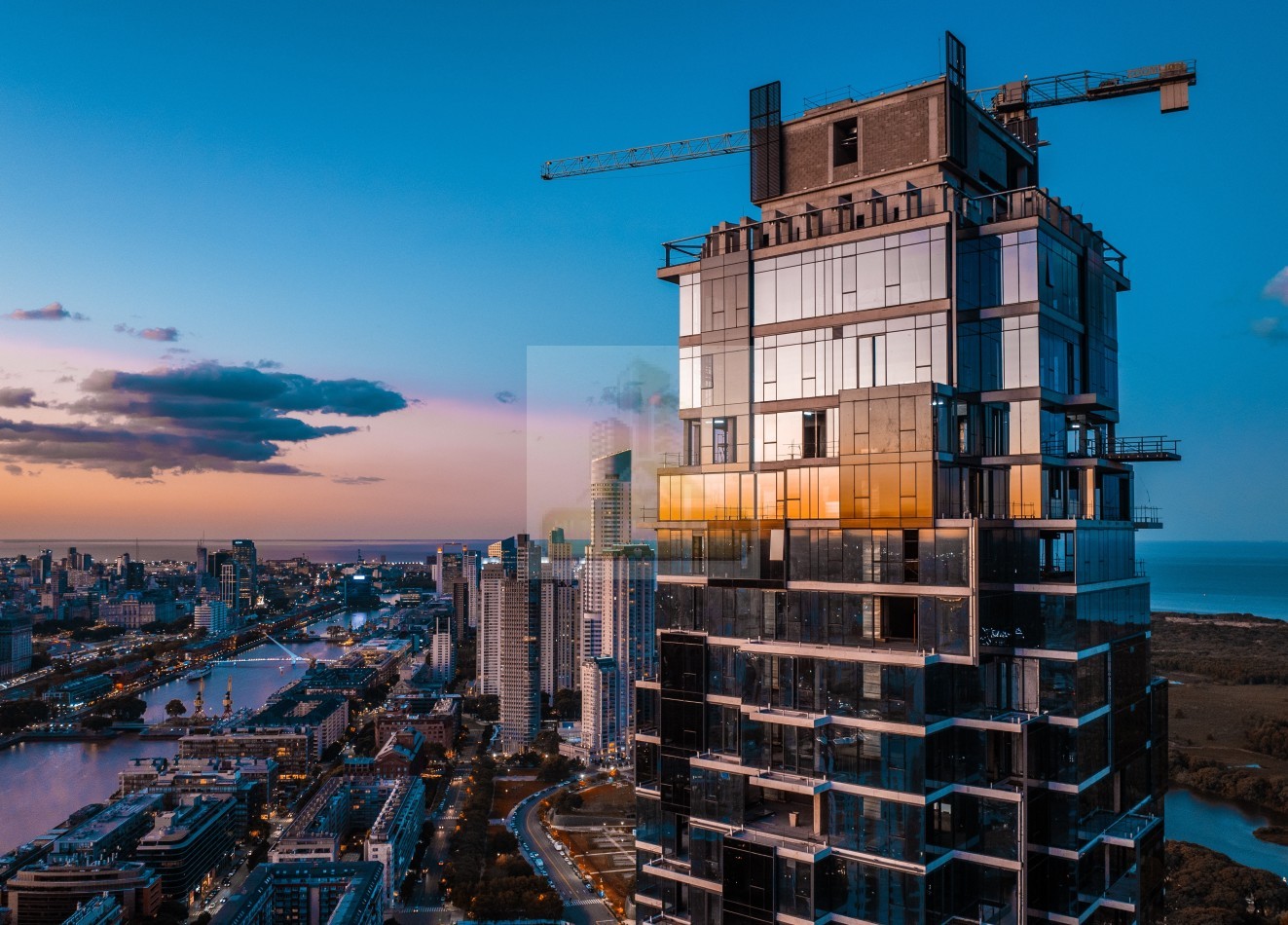 3 Ambientes de Lujo en Torre Harbour — Piso 20 con Vista al Dique 1