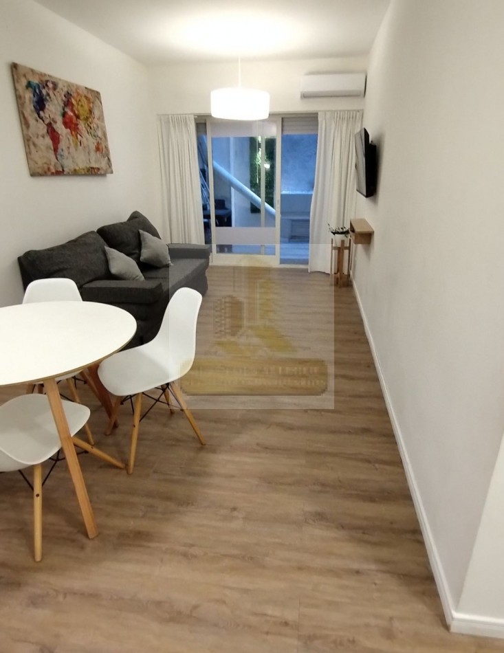 Alquiler 2 ambientes con patio. Barrio Retiro