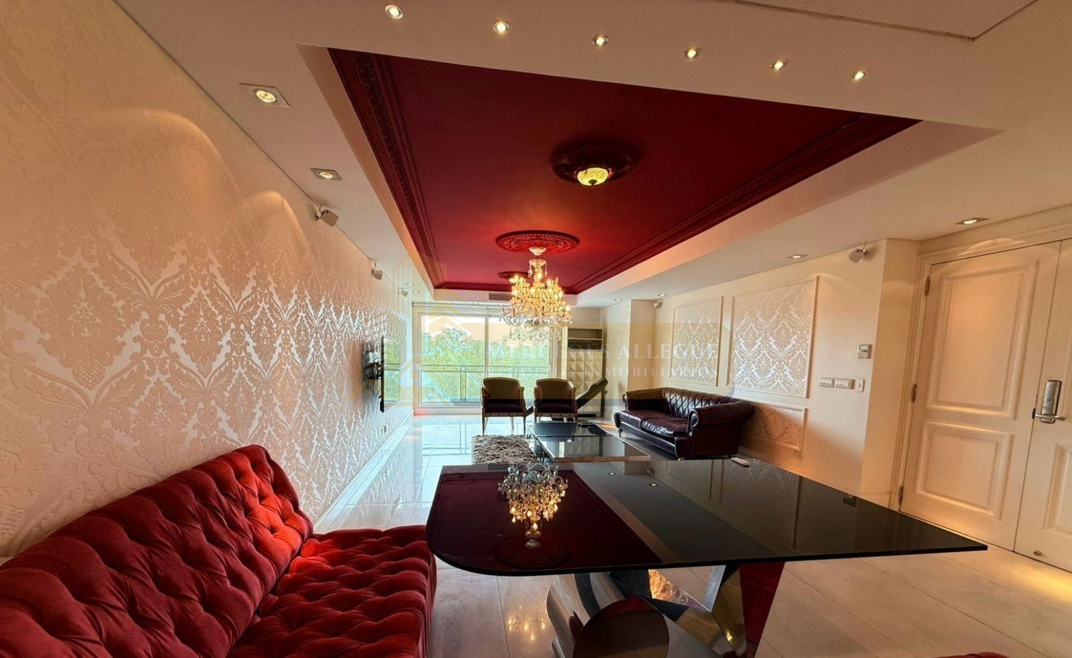 Departamento 2 amb Edificio Chateau. Pto Madero.