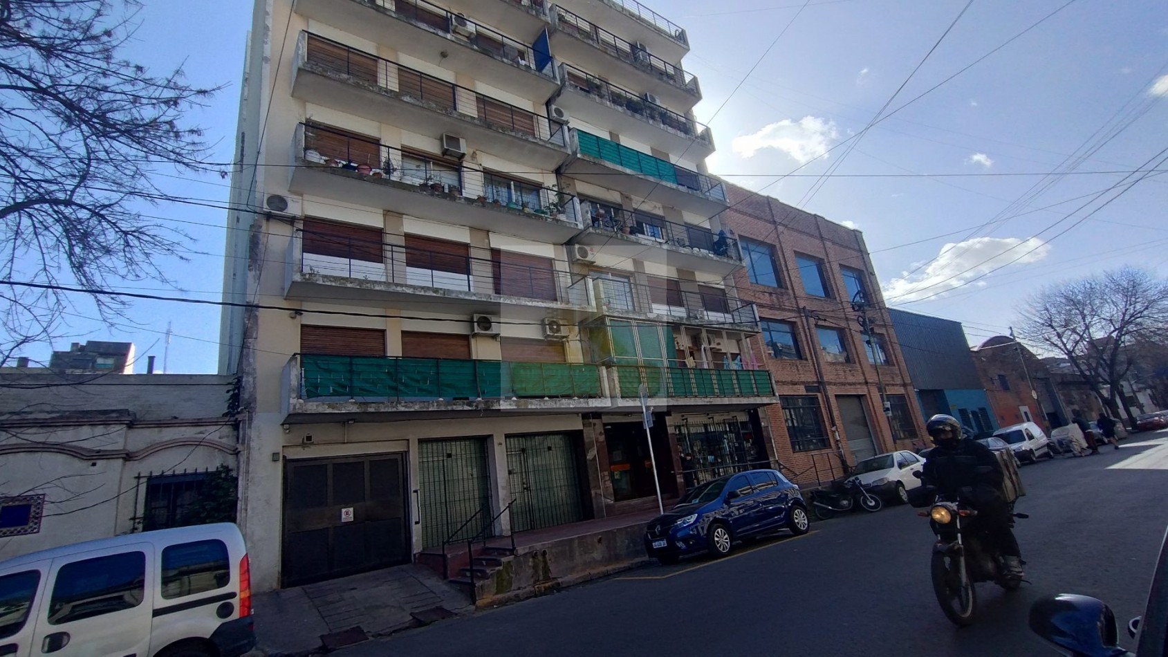 VENTA 2 Ambientes con cochera fija patio y terraza propia. BARRACAS
