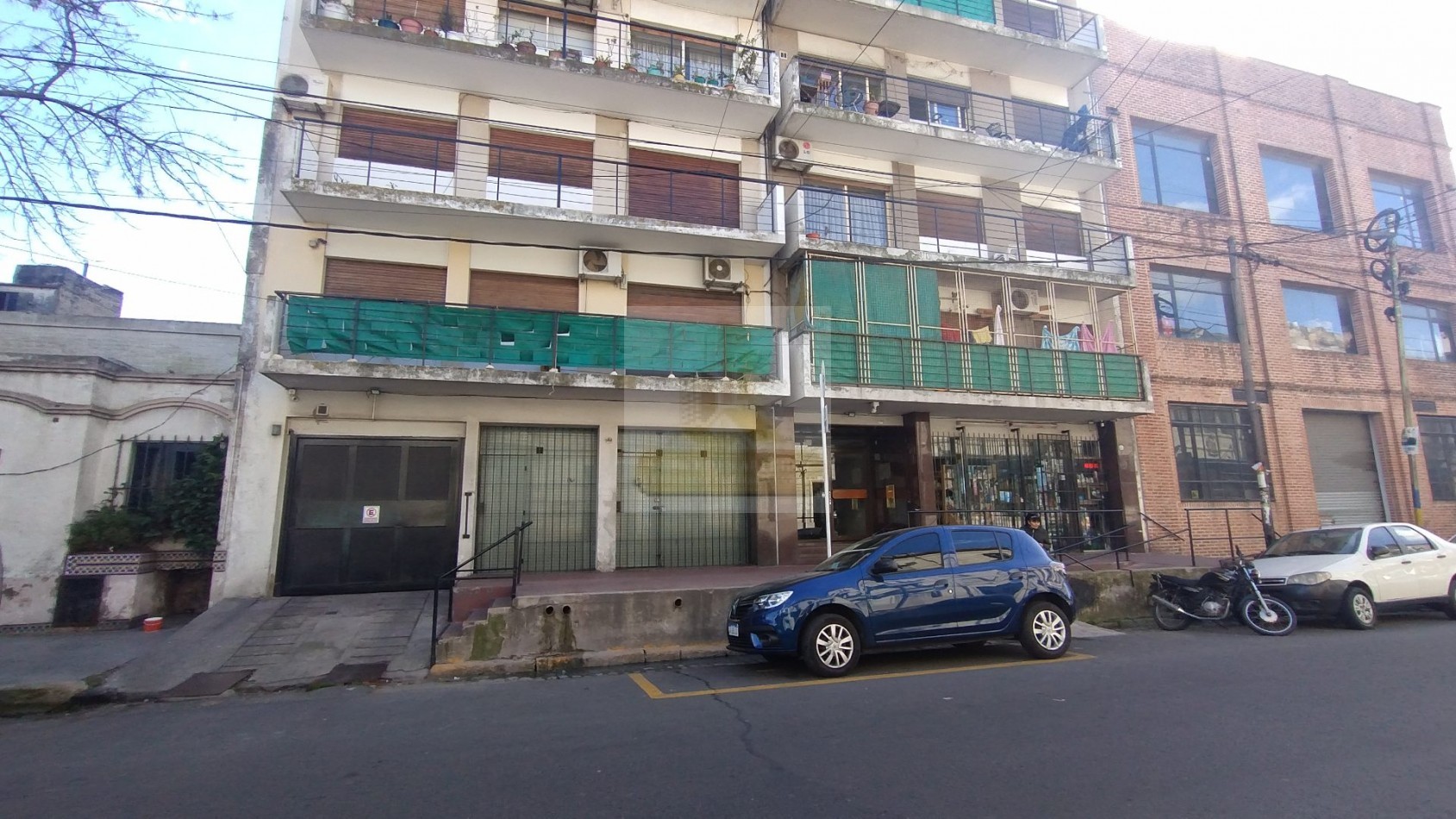 VENTA 2 Ambientes con cochera fija patio y terraza propia. BARRACAS
