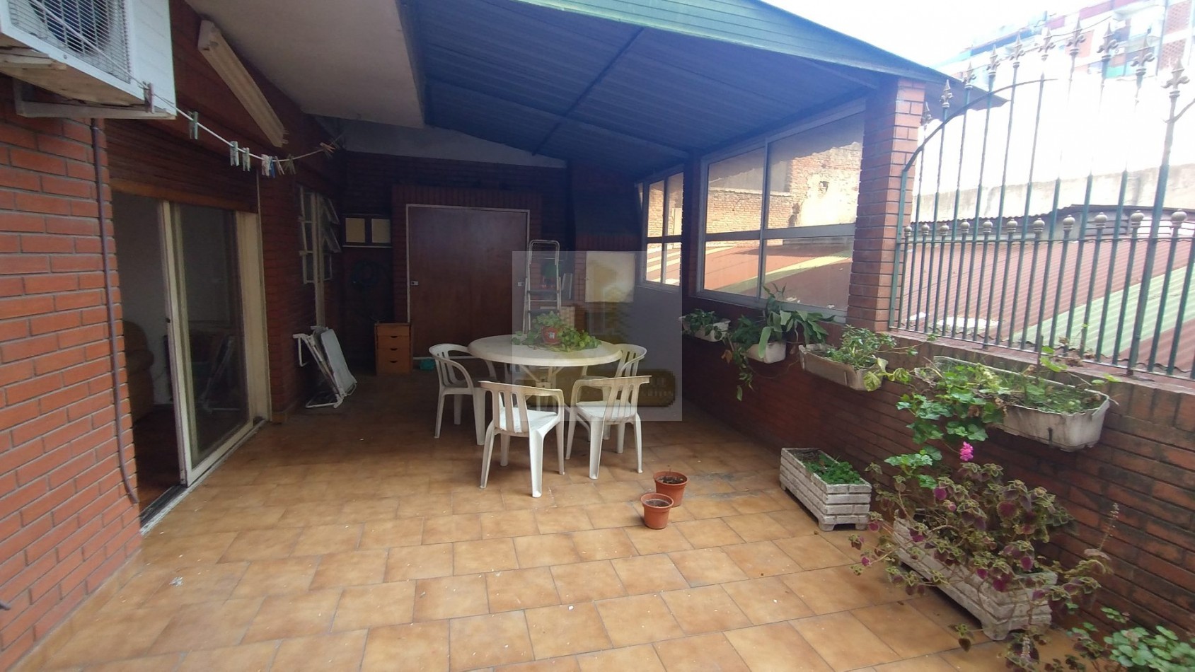 VENTA 2 Ambientes con cochera fija patio y terraza propia. BARRACAS