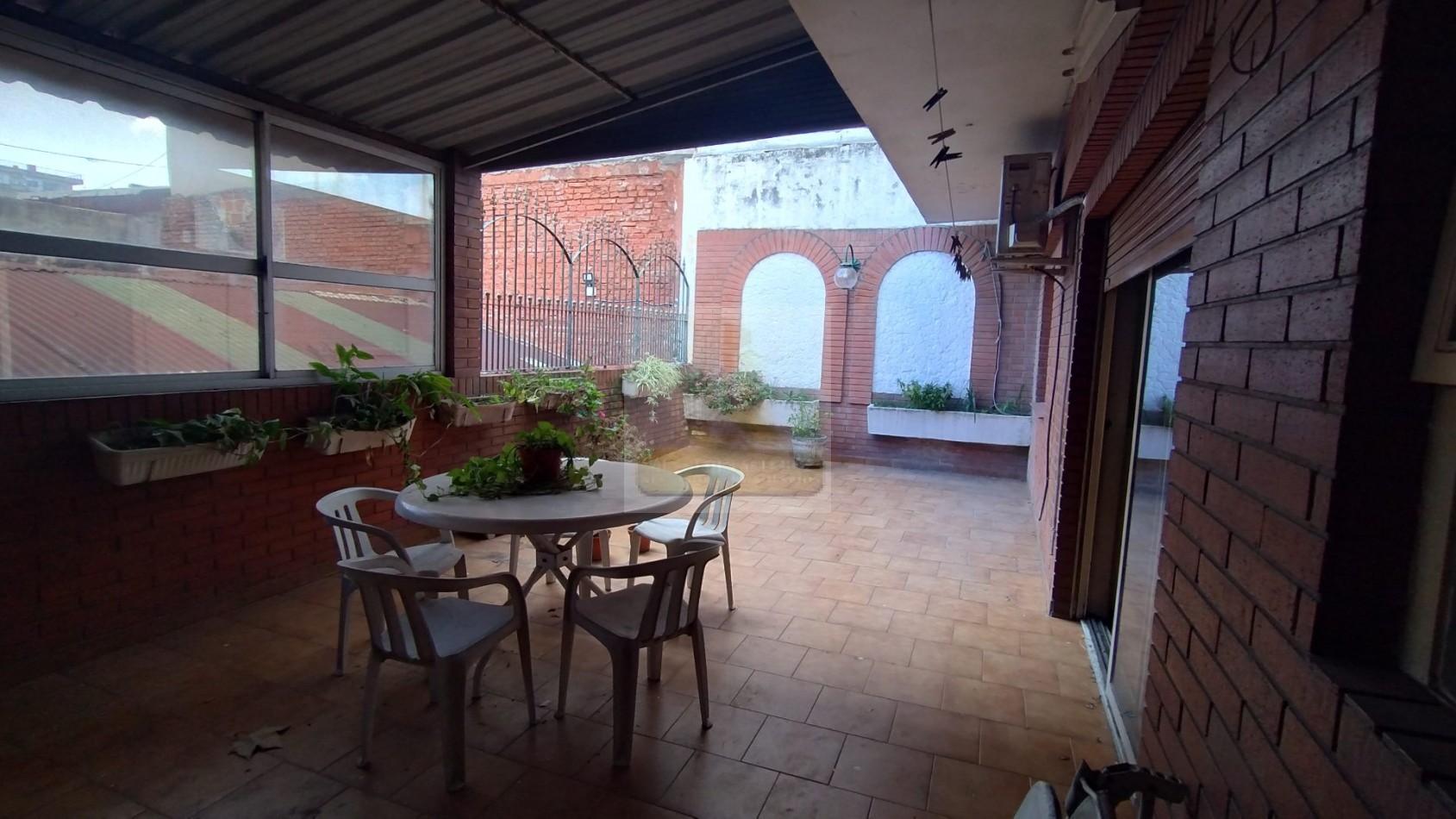 VENTA 2 Ambientes con cochera fija patio y terraza propia. BARRACAS