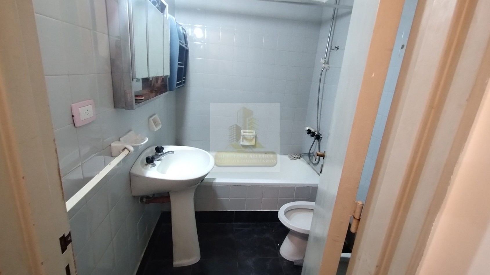 VENTA 2 Ambientes con cochera fija patio y terraza propia. BARRACAS