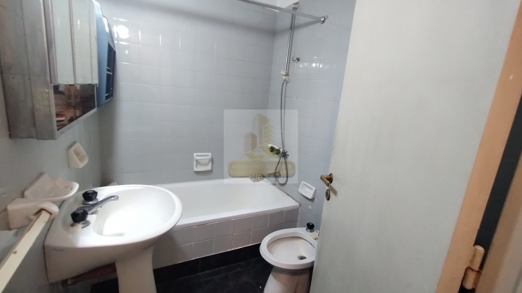 VENTA 2 Ambientes con cochera fija patio y terraza propia. BARRACAS