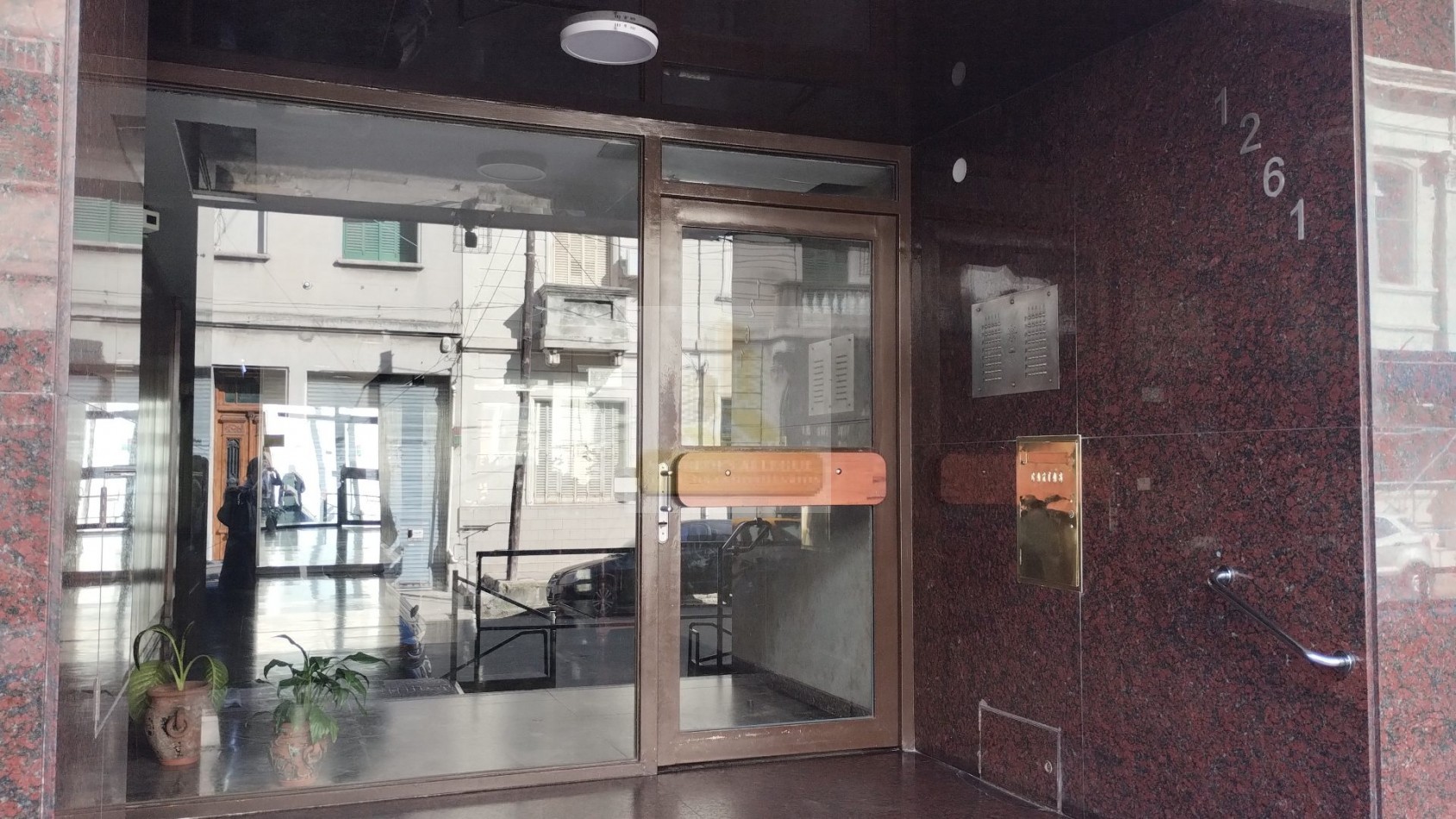 VENTA 2 Ambientes con cochera fija patio y terraza propia. BARRACAS